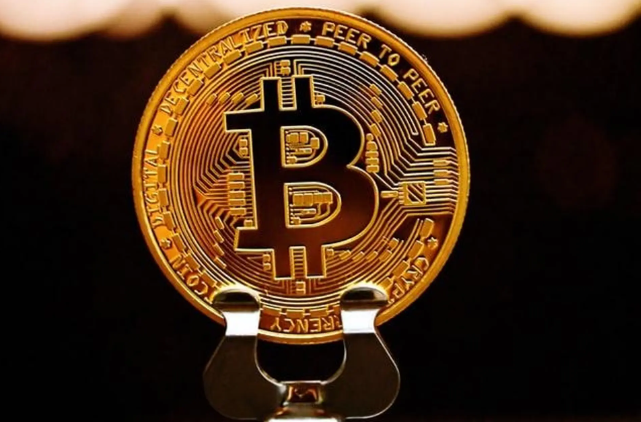 比特币超过10万美元…… “加密货币的采用仍处于早期阶段”